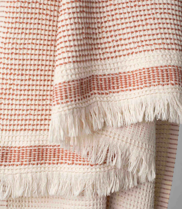 WHY TURKISH BEACH TOWELS ARE SUPERIOR: A DIVE INTO TURKISH COTTON